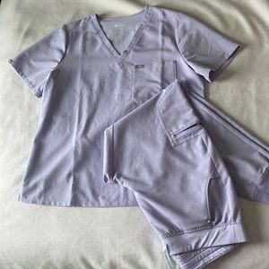 Figs scrub set, XL 1 pocket top, L jogger pants, Lavendar